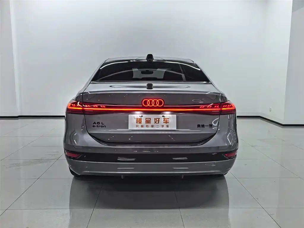 Audi A6L e-tron — фото 6