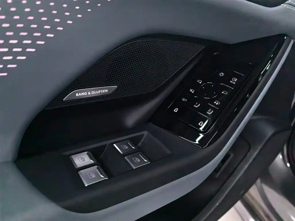 Audi A6L e-tron — фото 9
