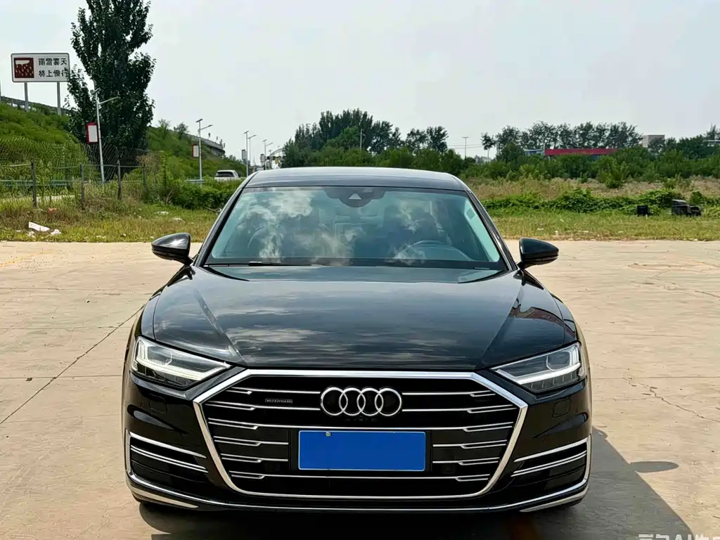 Audi A8 — фото 2