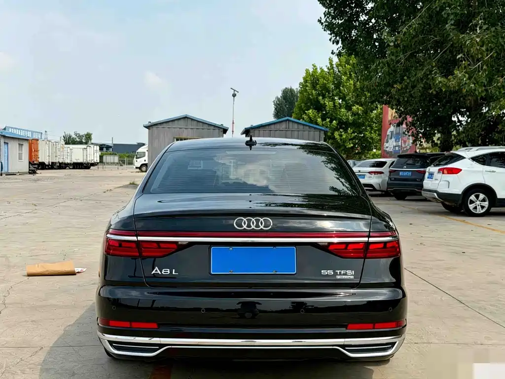 Audi A8 — фото 5