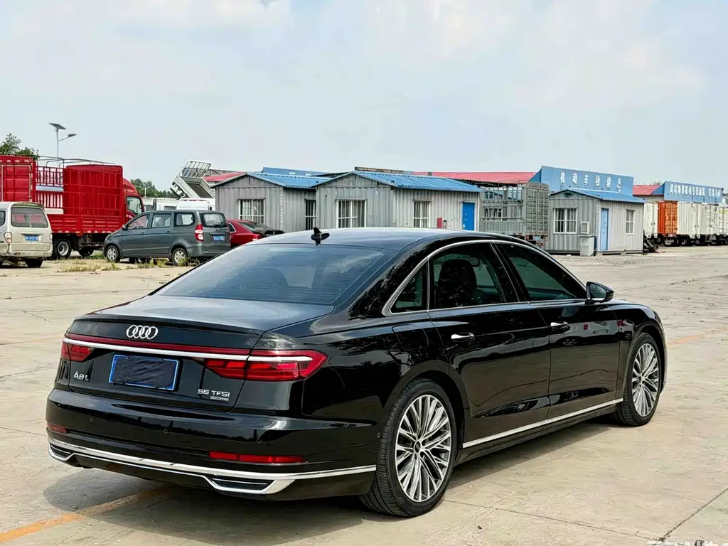 Audi A8 — фото 6