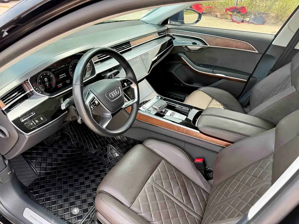 Audi A8 — фото 7