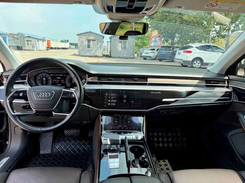 Audi A8 — фото 10