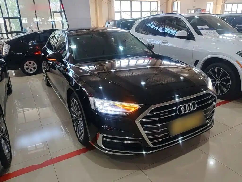 Audi A8 — фото 4