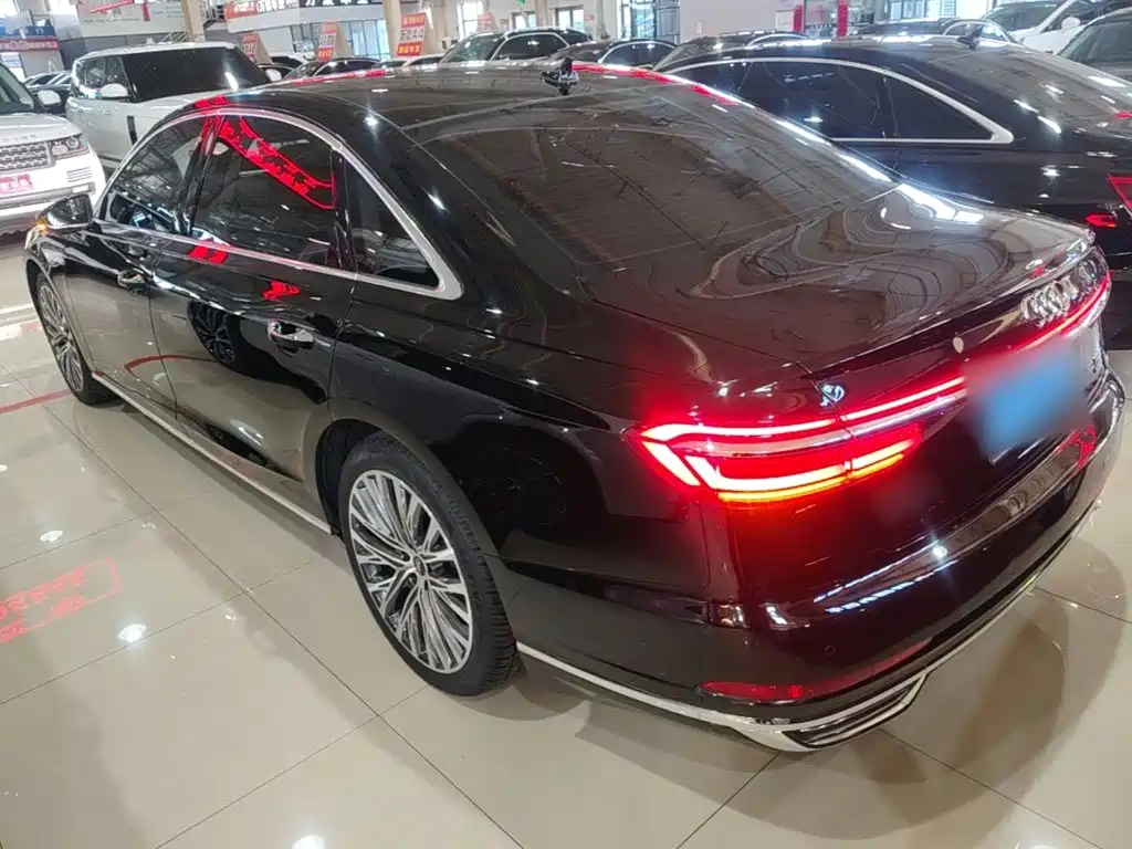 Audi A8 — фото 5