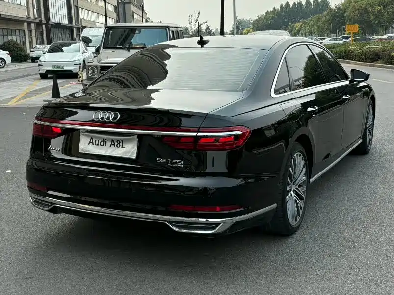 Audi A8 — фото 3