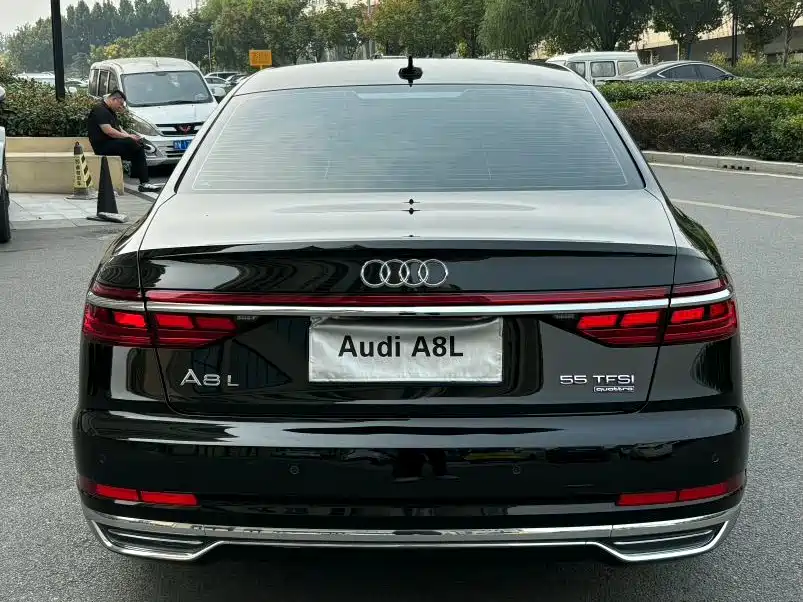 Audi A8 — фото 4