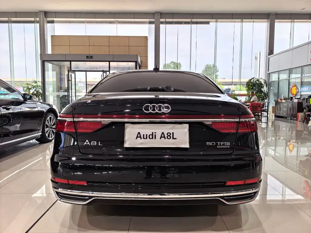 Audi A8 — фото 4