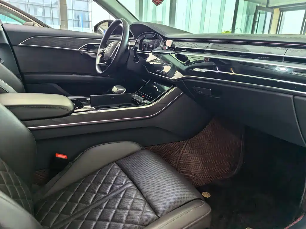 Audi A8 — фото 8