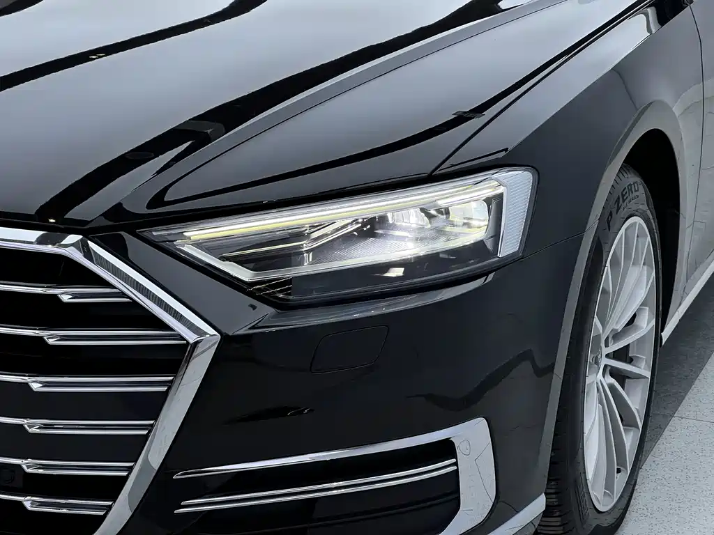 Audi A8 — фото 3