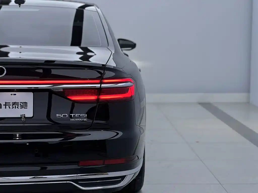Audi A8 — фото 6