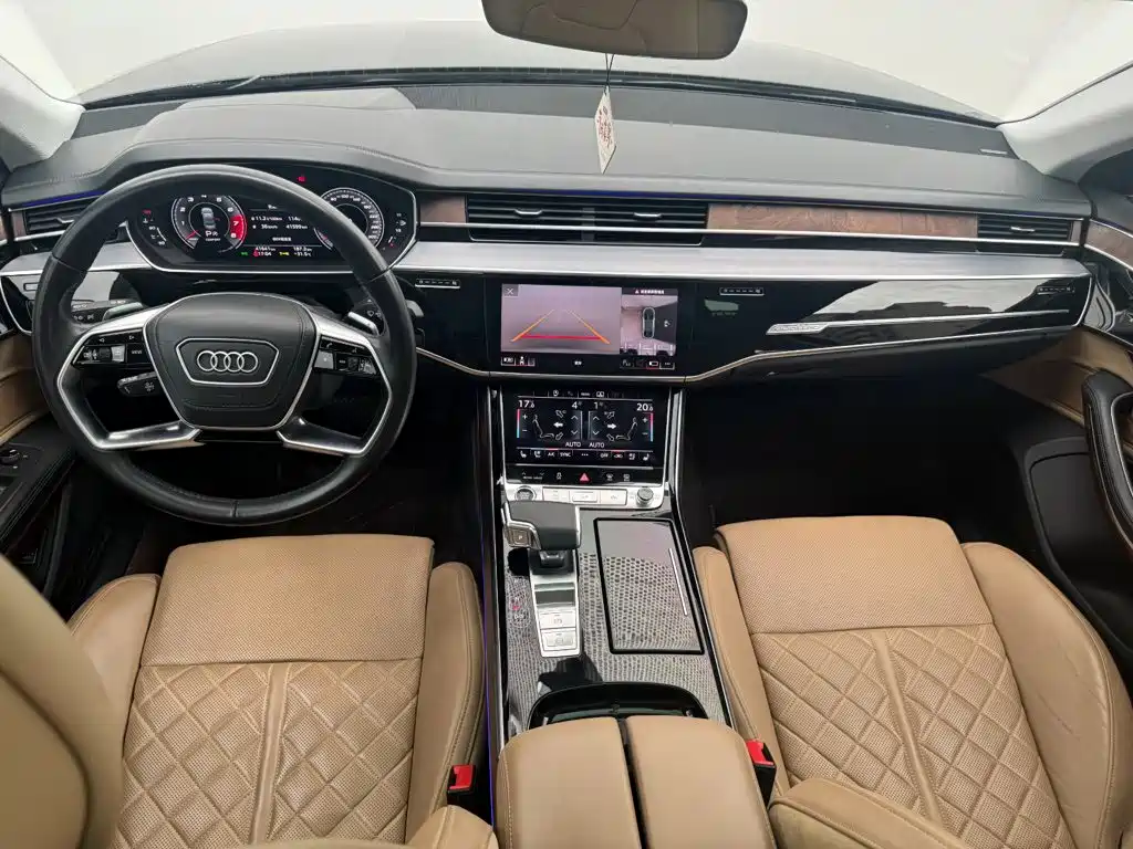 Audi A8 — фото 13