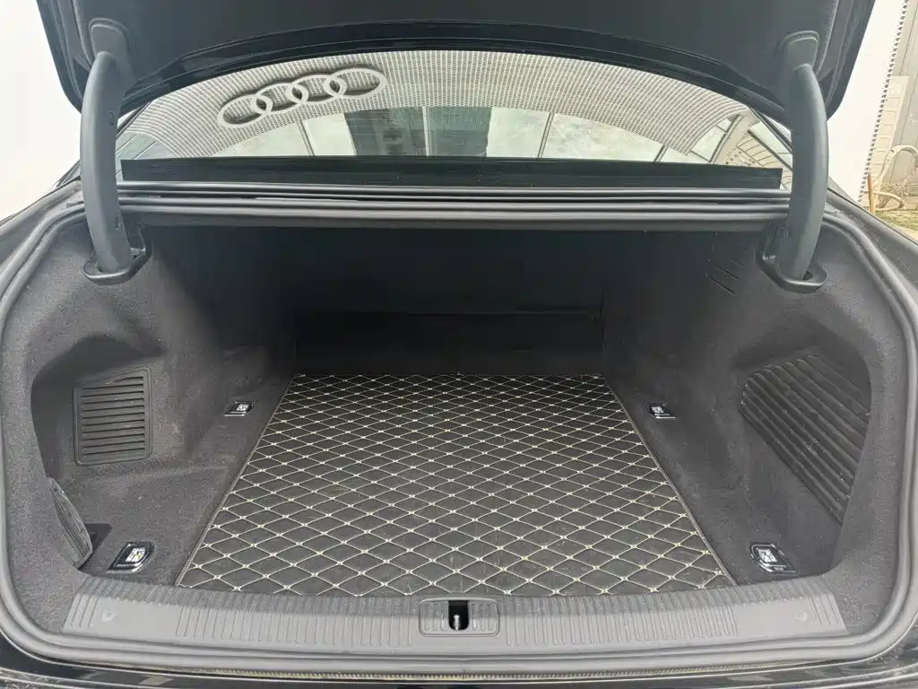 Audi A8 — фото 14