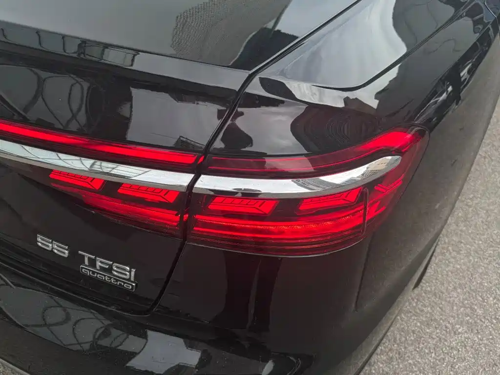 Audi A8 — фото 19