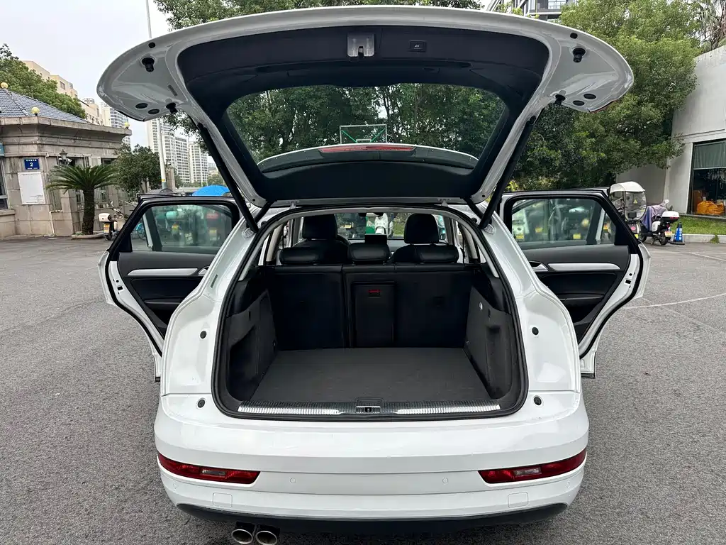 Audi Q3 — фото 11