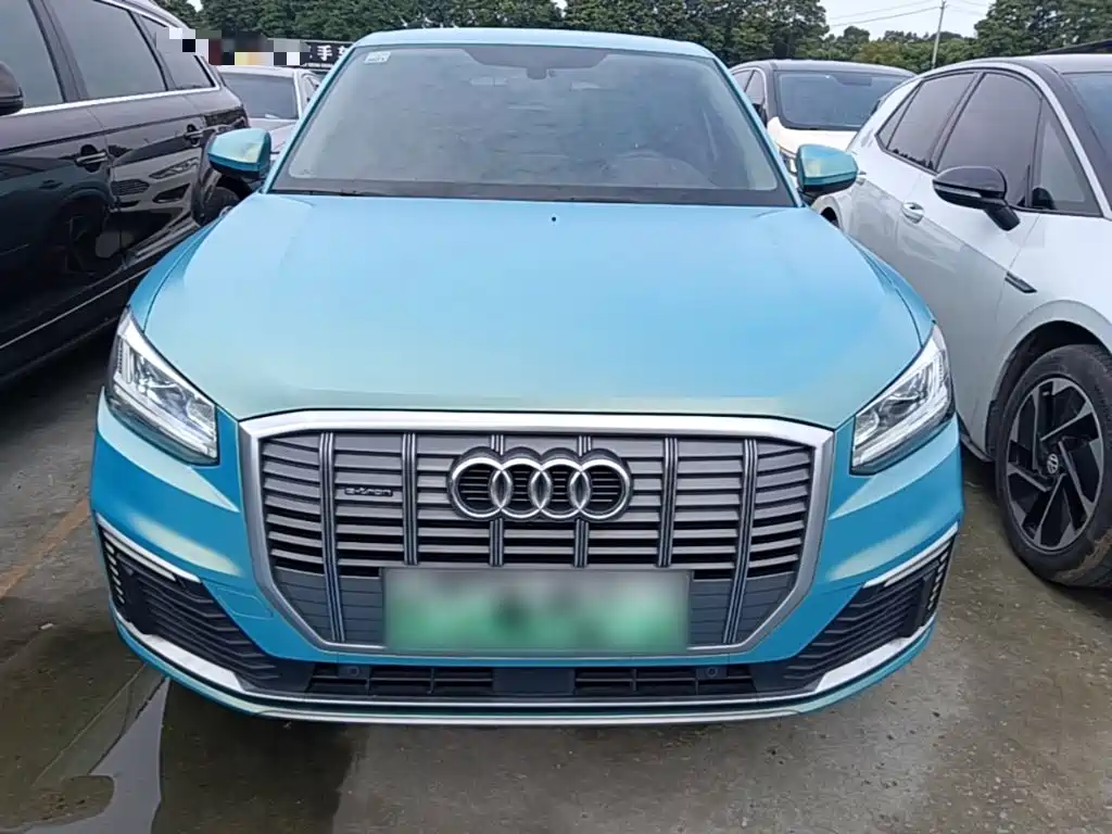 Audi Q2L e-tron — фото 3