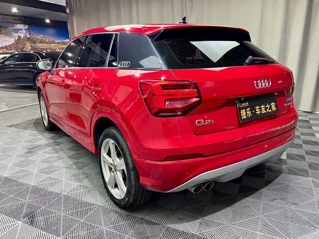 Audi Q2L — фото 5