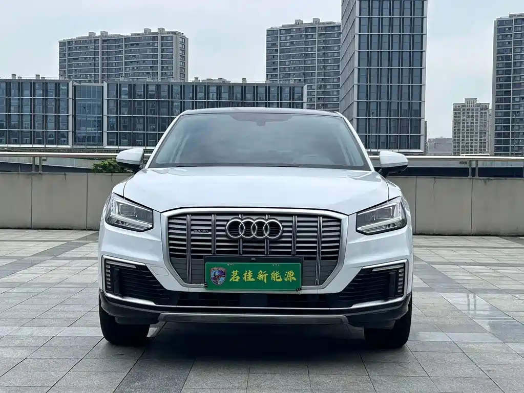 Audi Q2L e-tron — фото 2