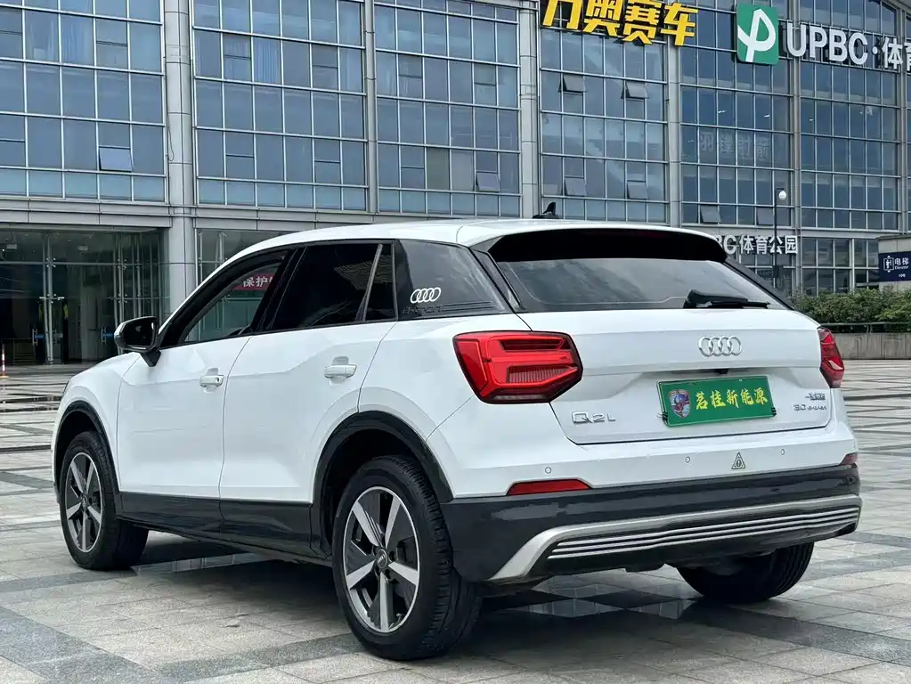 Audi Q2L e-tron — фото 19