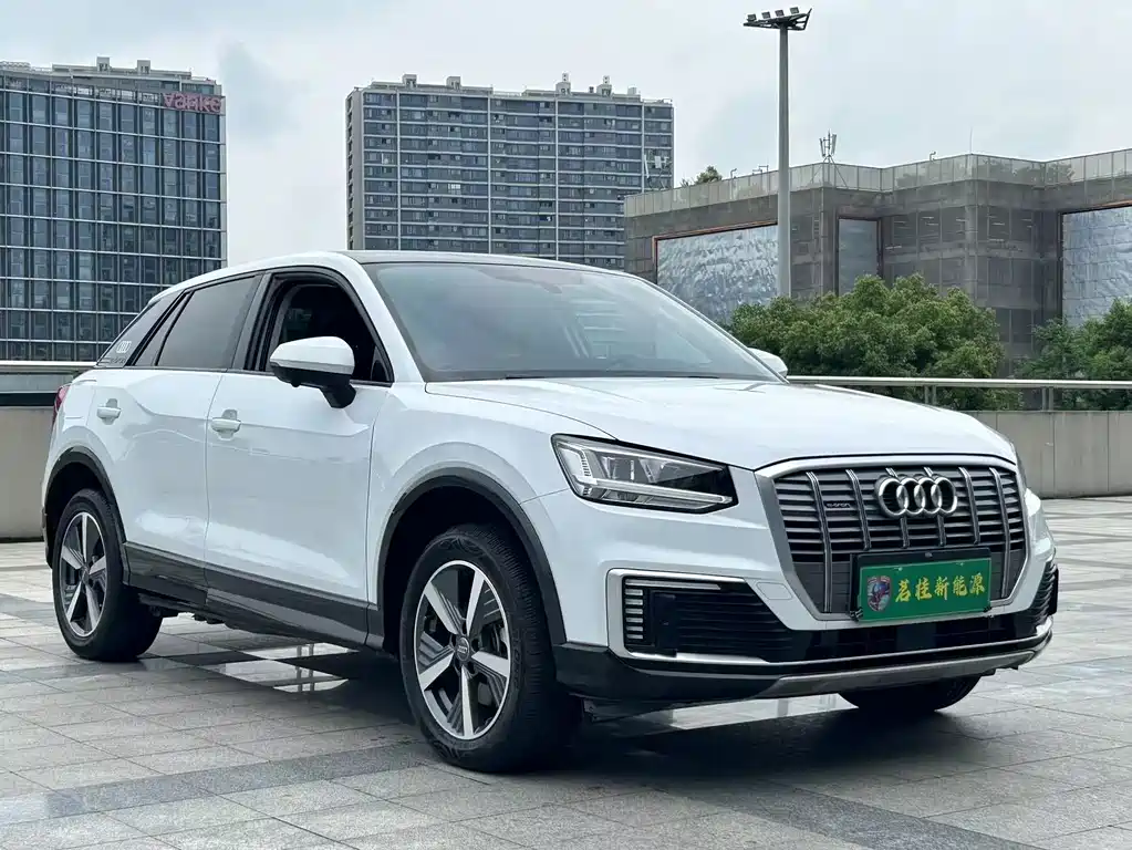 Audi Q2L e-tron — фото 3