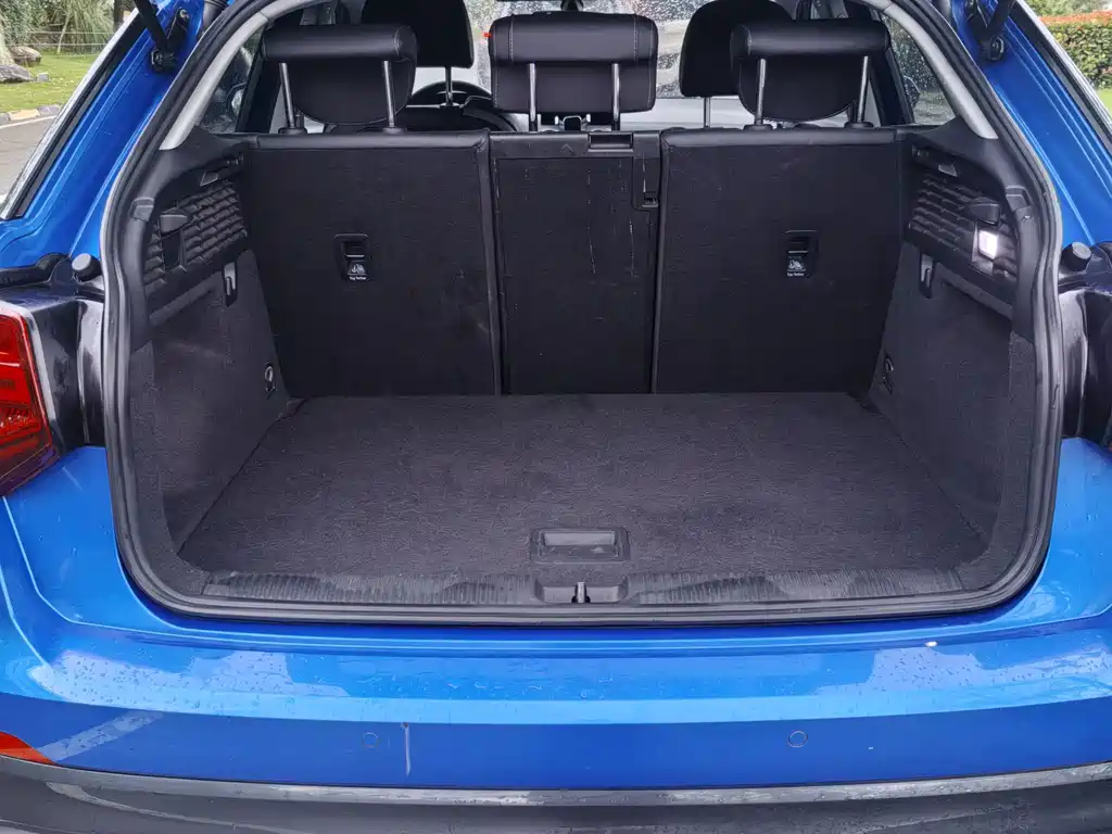 Audi Q2L e-tron — фото 13