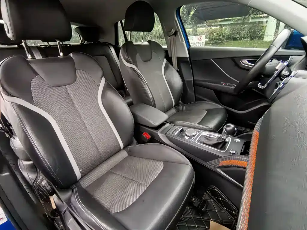 Audi Q2L e-tron — фото 15