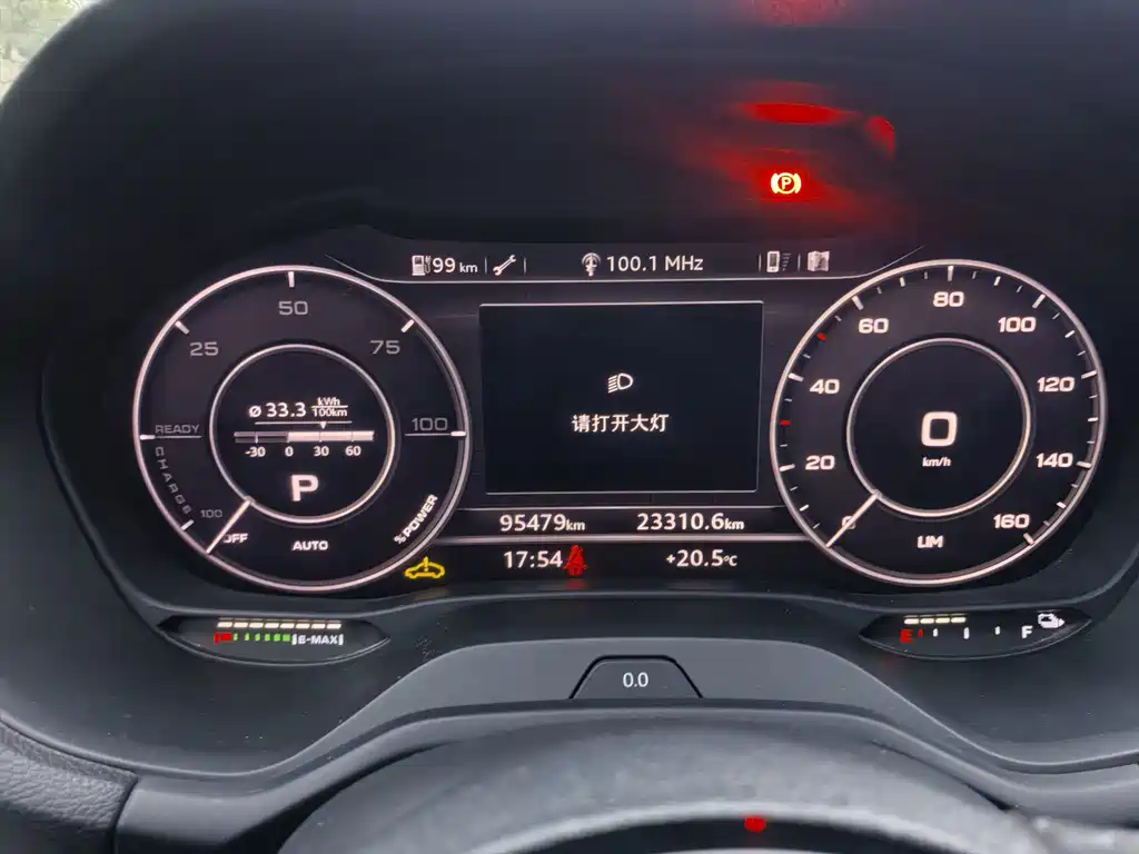 Audi Q2L e-tron — фото 23