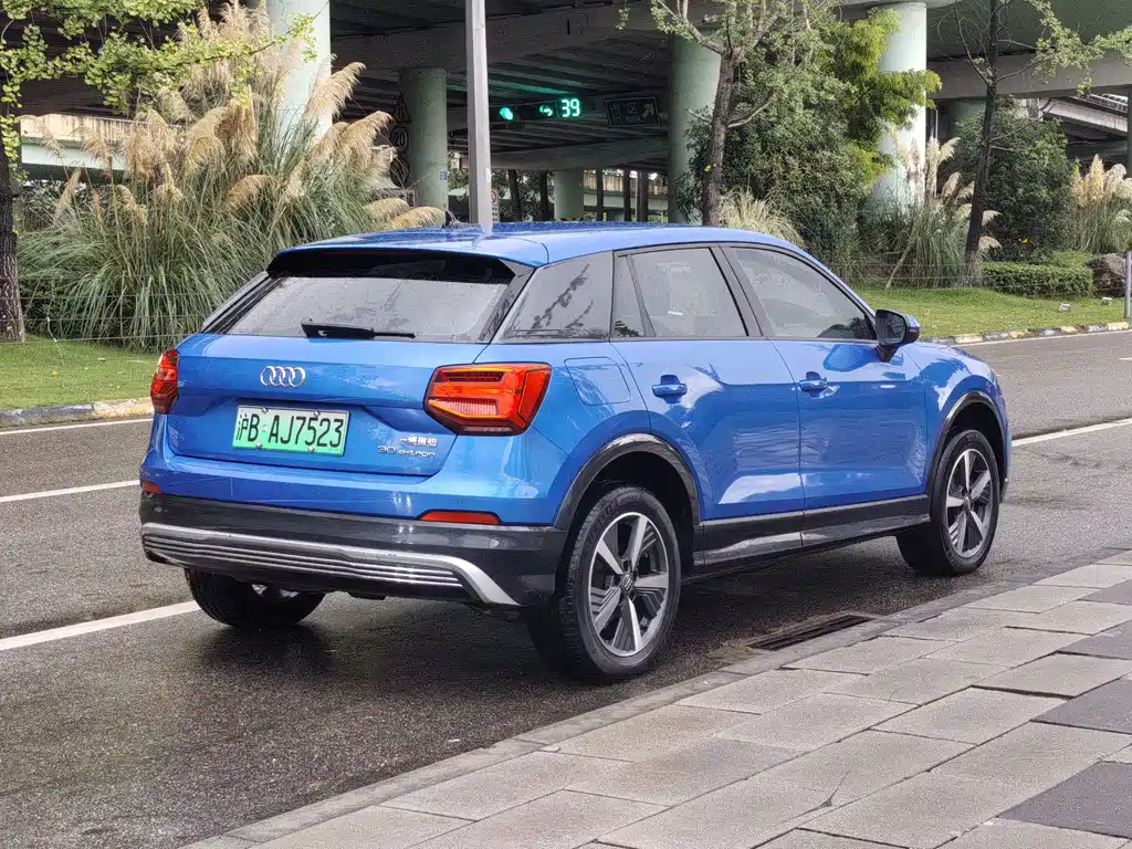 Audi Q2L e-tron — фото 4