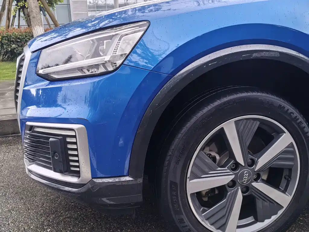 Audi Q2L e-tron — фото 8