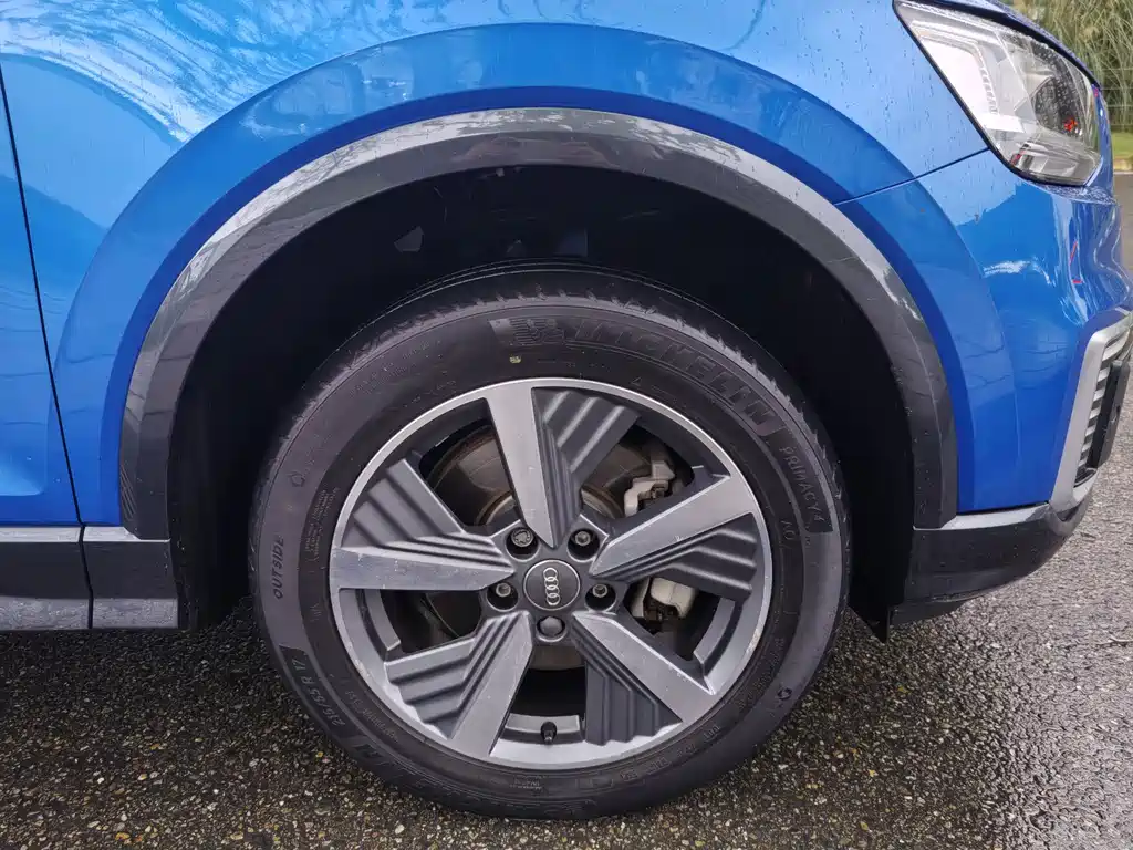 Audi Q2L e-tron — фото 10