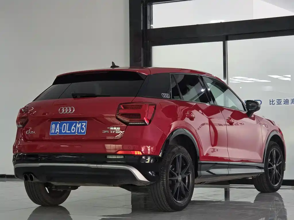 Audi Q2L — фото 11