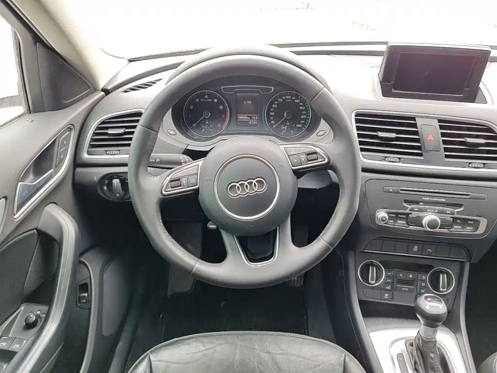 Audi Q3 — фото 11