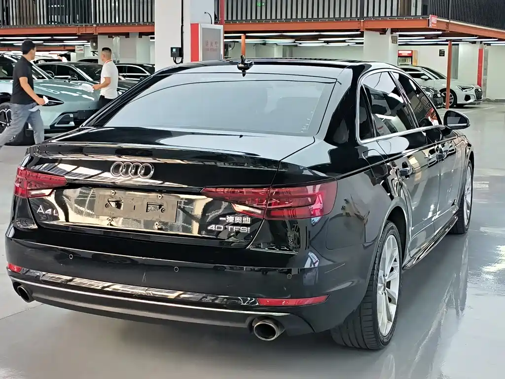 Audi A4L — фото 12