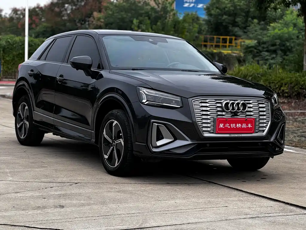 Audi Q2L e-tron — фото 3