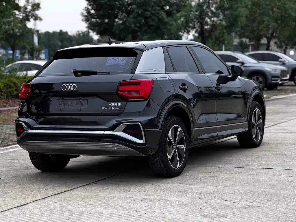 Audi Q2L e-tron — фото 5