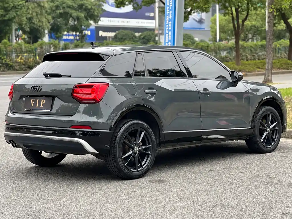 Audi Q2L — фото 7