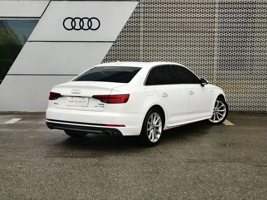 Audi A4L — фото 5