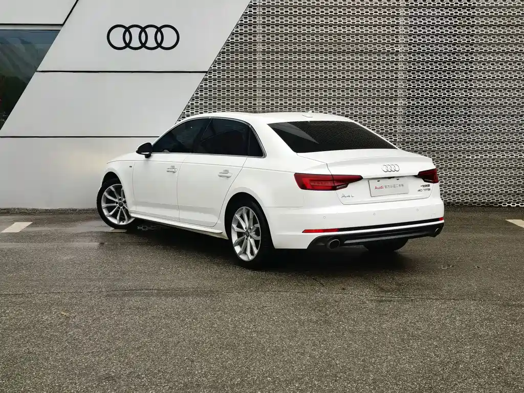 Audi A4L — фото 7