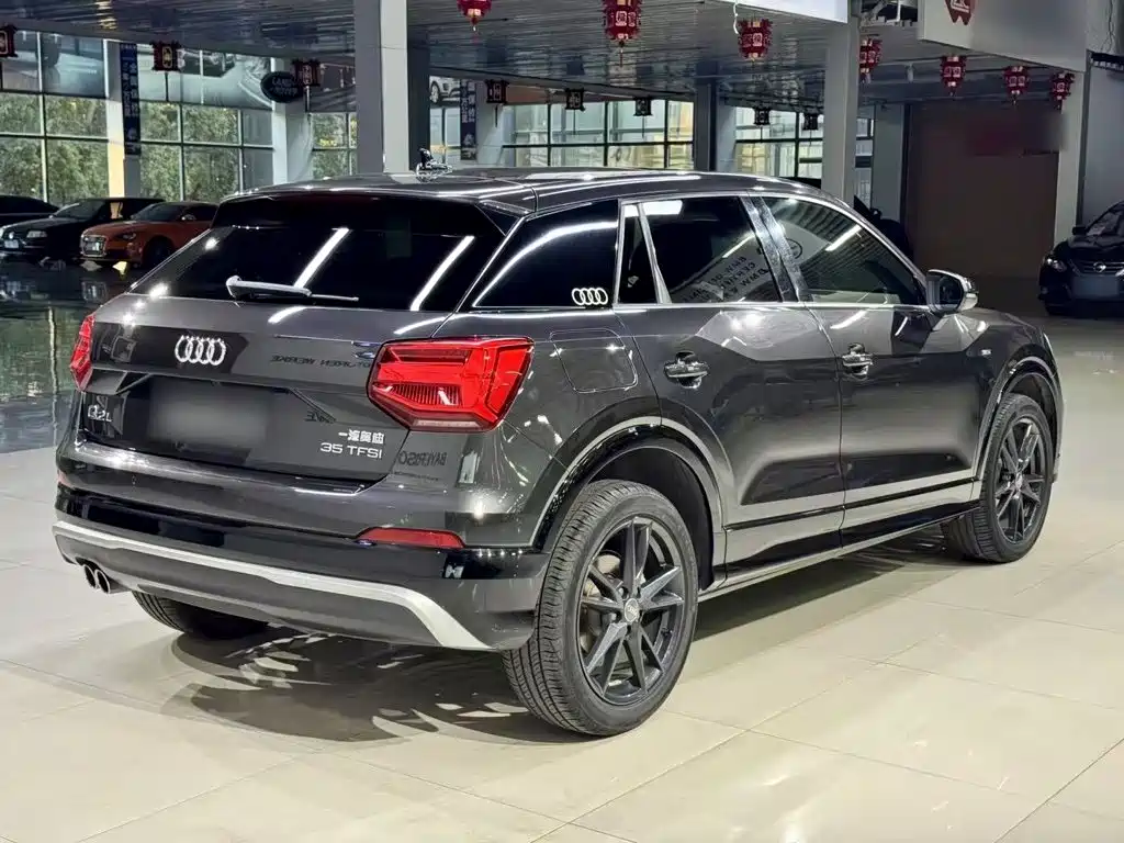 Audi Q2L — фото 11