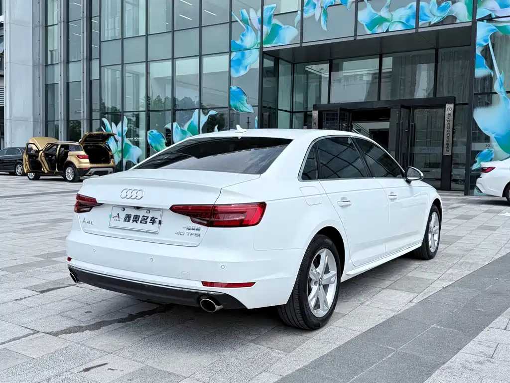 Audi A4L — фото 5