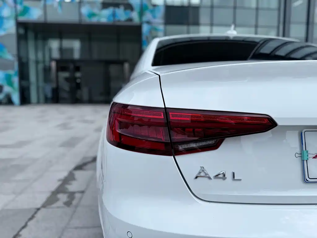 Audi A4L — фото 9