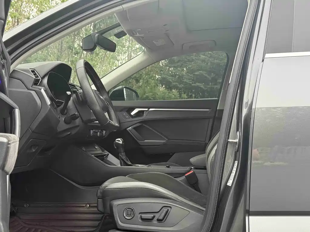 Audi Q3 Sportback — фото 8