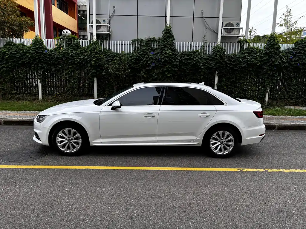 Audi A4L — фото 7