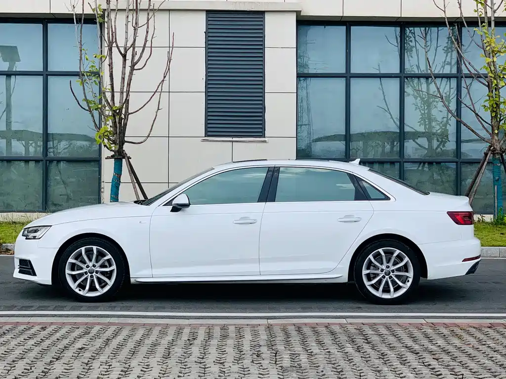 Audi A4L — фото 5
