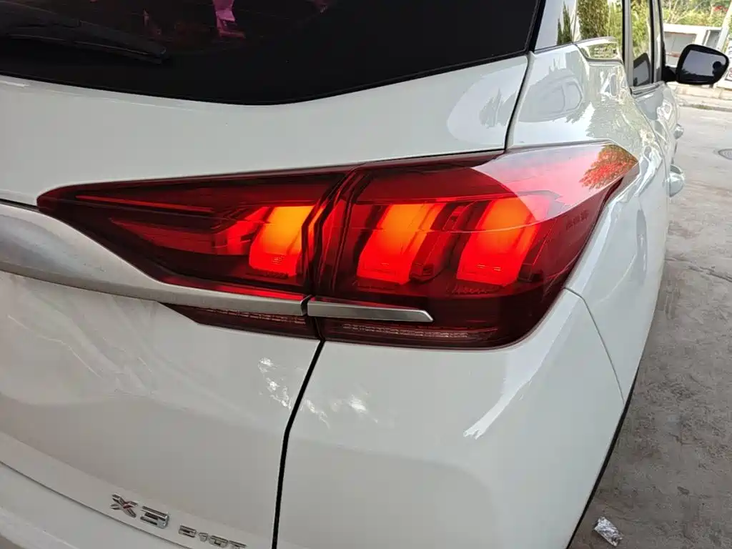 BAIC X3 — фото 8