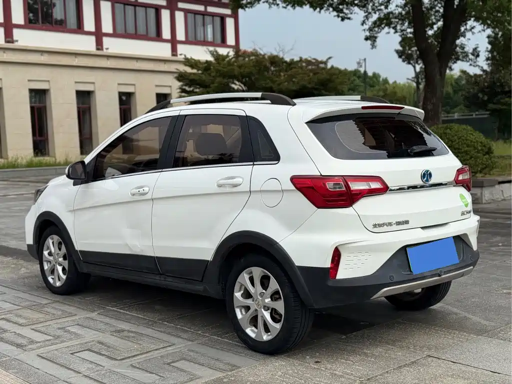 BAIC New Energy EC5 — фото 5