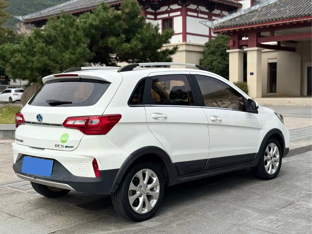 BAIC New Energy EC5 — фото 6