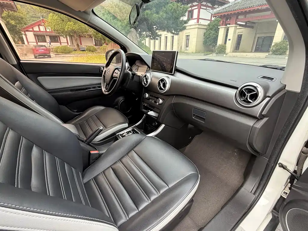 BAIC New Energy EC5 — фото 10