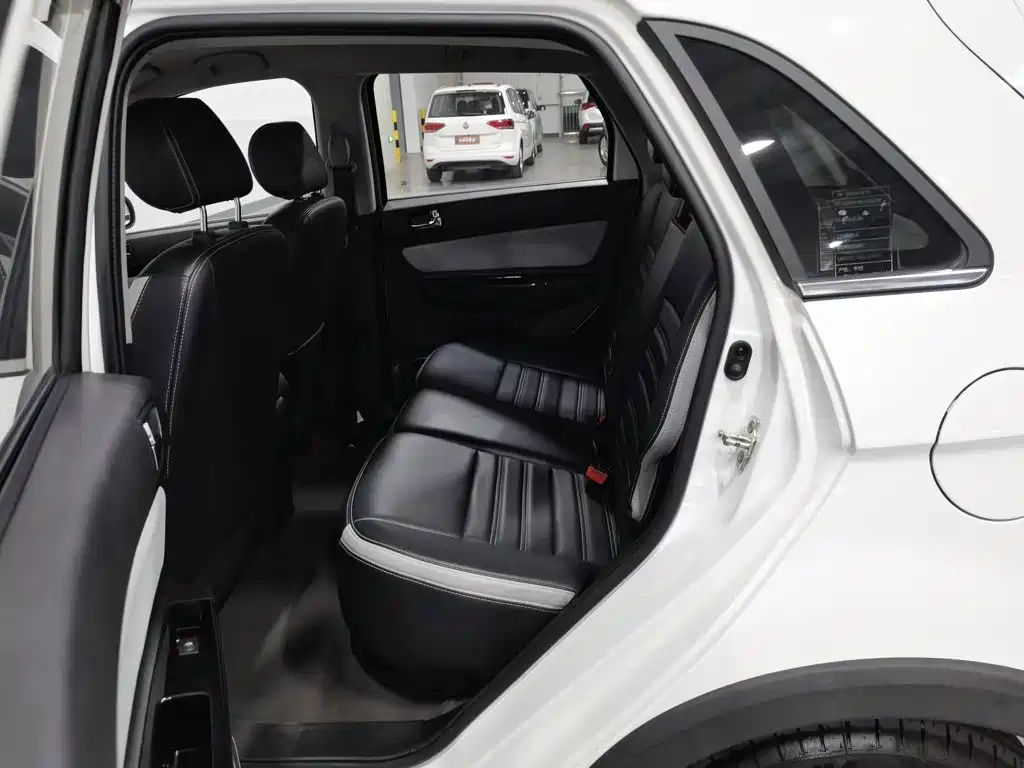 BAIC New Energy EC5 — фото 15