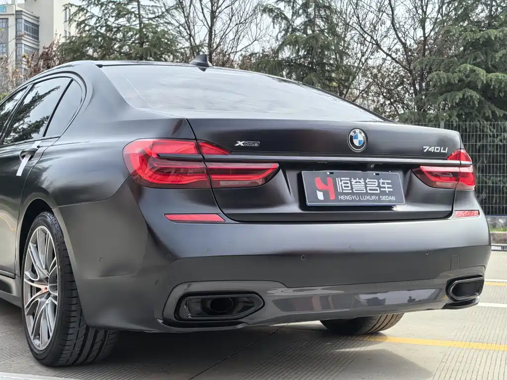BMW 7 Series — фото 24